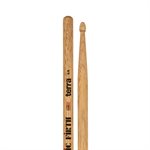 VIC FIRTH - VF-5AT - Baguette de batterie AMERICAN CLASSIC® 5AT TERRA - pointe en bois